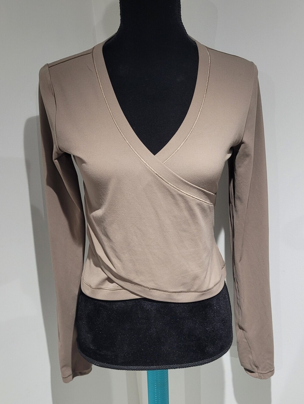 Athleta Women's Transcend Long Sleeve Wrap Top Pyrite Tan Medium Athleisure Yoga